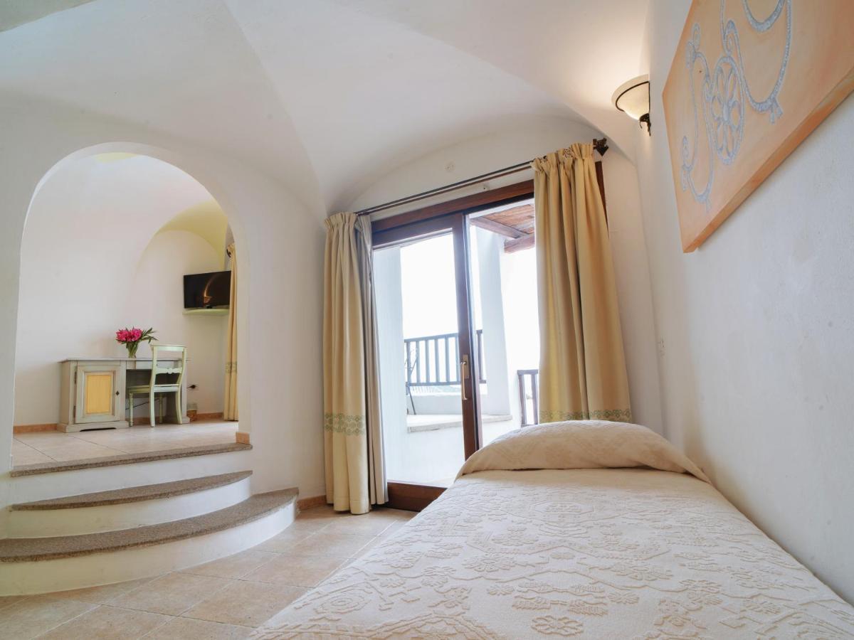Hotel Pedra Santa Baja Sardinia Eksteriør bilde