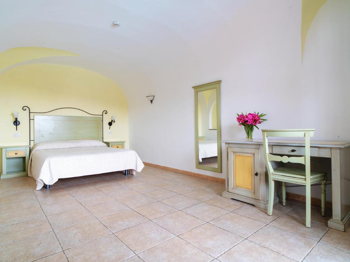 Hotel Pedra Santa Baja Sardinia Eksteriør bilde