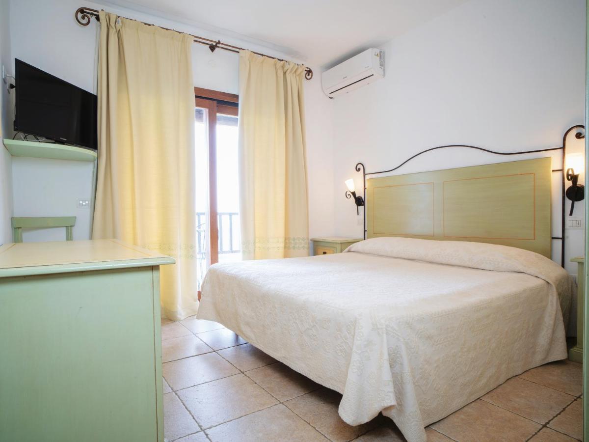 Hotel Pedra Santa Baja Sardinia Eksteriør bilde