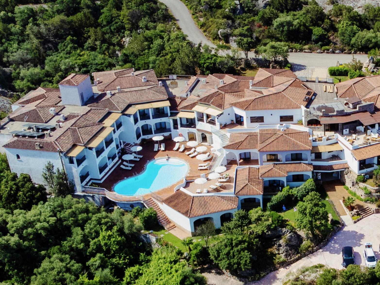 Hotel Pedra Santa Baja Sardinia Eksteriør bilde